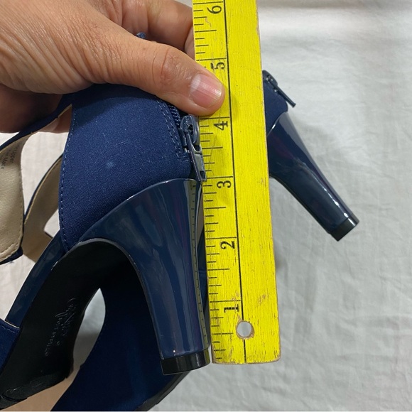 Life Stride Heels Navy Blue Giovanna 2 shoes women’s 7.5 back Zip Cut out Pumps - Picture 5 of 8
